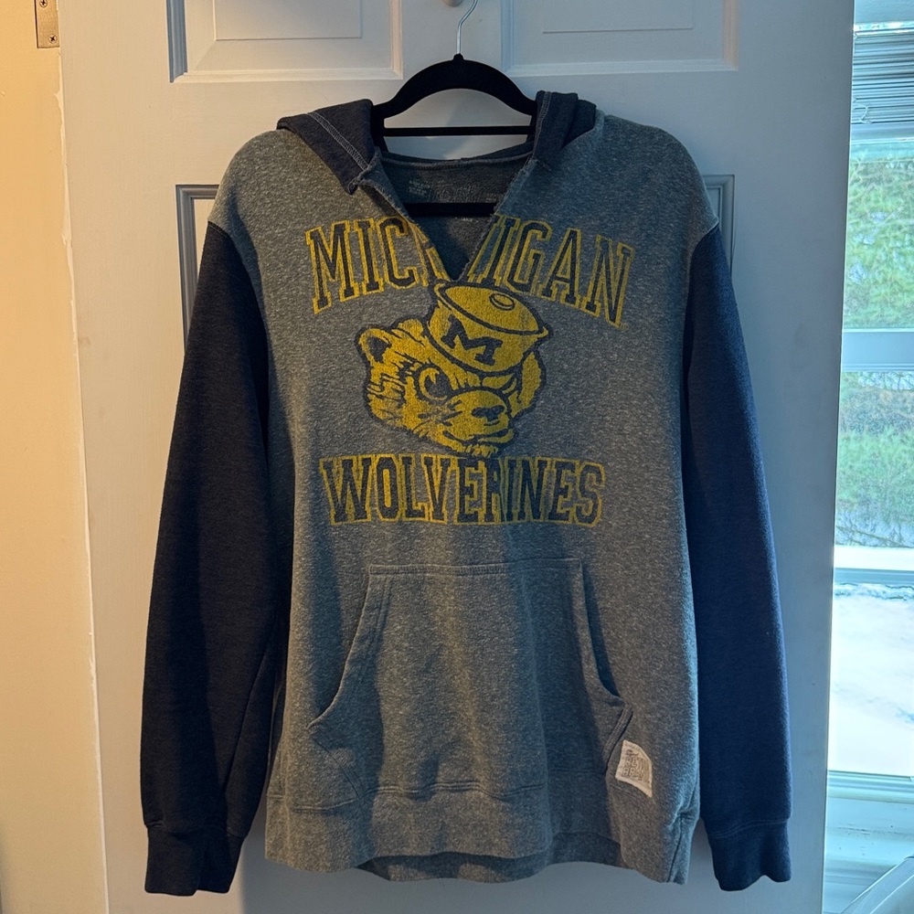Michigan Wolverines Retro Vintage Hoodie. Size Large